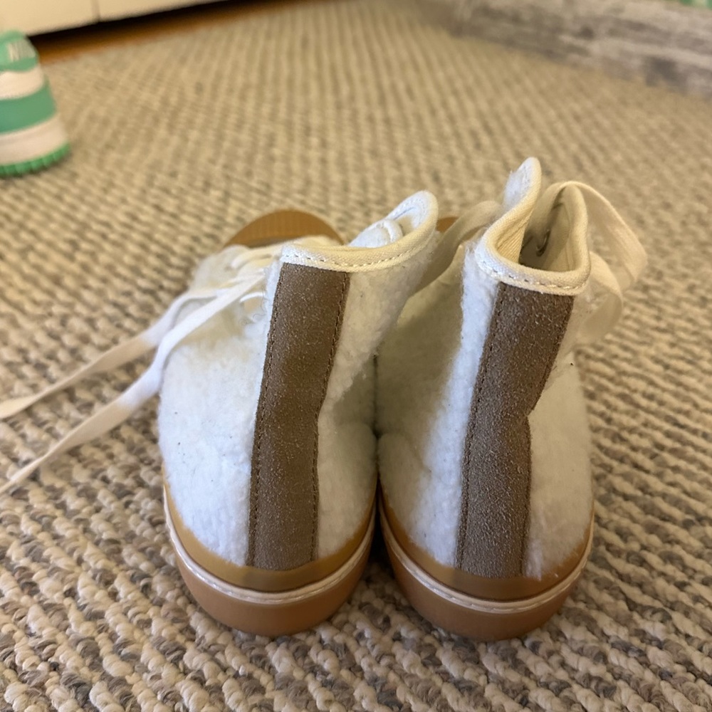 Isabel Marant Benkeen Suede & Shearling Sneakers - Picture 3 of 4